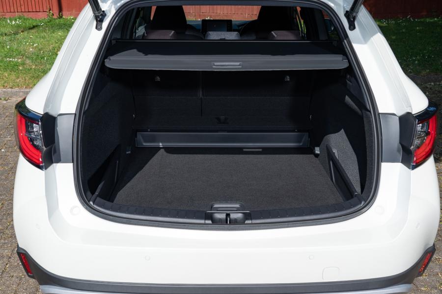 Багажник Toyota Corolla Trek Hybrid 2020 года  (UK) (фото 27 из 40)